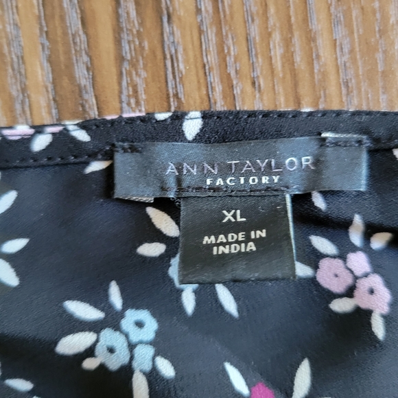 Ann Taylor blouse - Picture 3 of 3